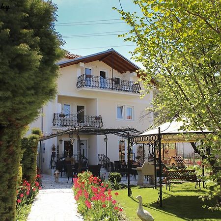 Pension Lale Apartman Pestani Kültér fotó